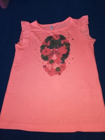 T-shirt manche courte a volant .