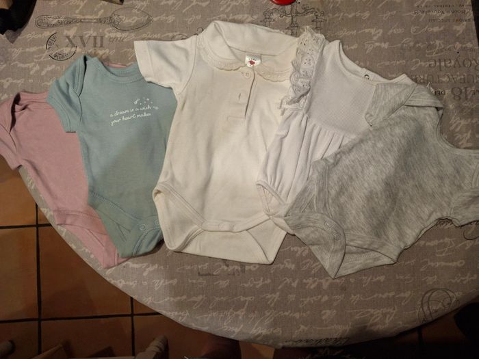 Lot de vêtements - photo numéro 2