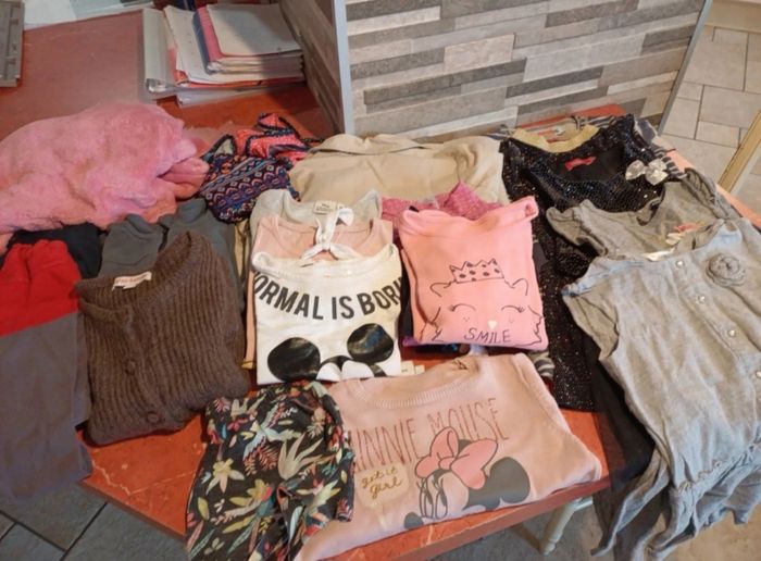 Lot de vêtements fille taille 4 ans