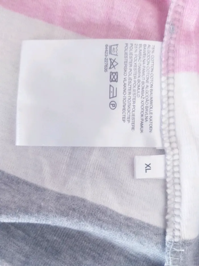 Pull léger avec poche avant - photo numéro 2