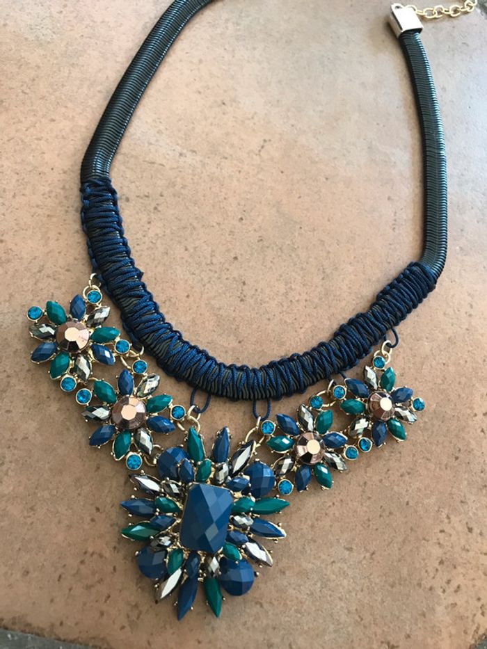 Collier bleu marine - photo numéro 2