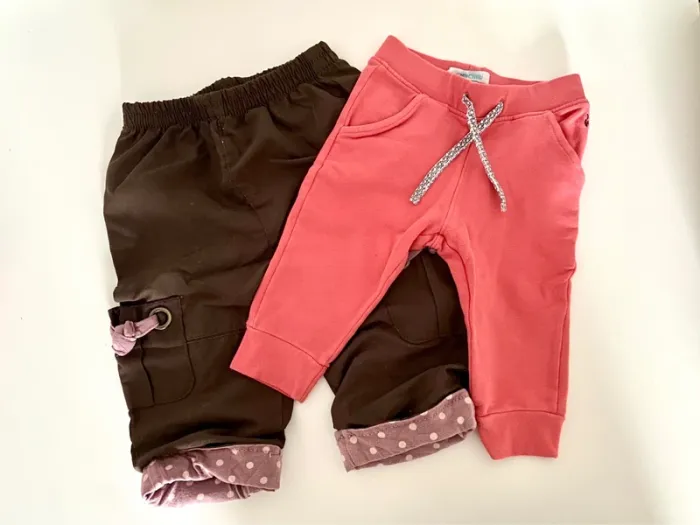 Lot de 2 pantalons taille 12 mois TBE