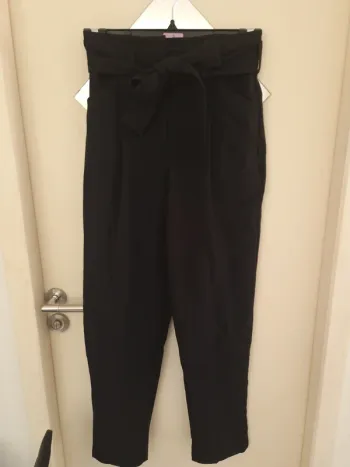 Pantalon noir avec ceinture taille M