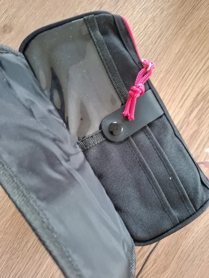 Trousse scolaire neuve - photo numéro 2