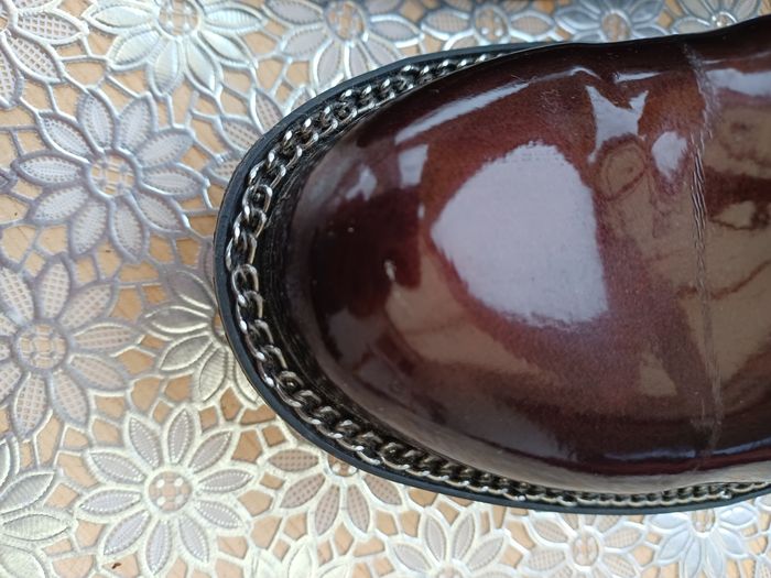 Chaussures mocassins vernis My B coloris bordeaux taille 36 en très bon état. - photo numéro 7