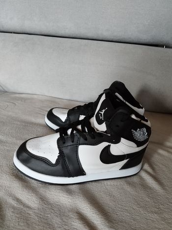 Baskets neuves jamais portées T35