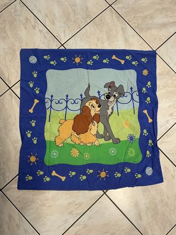 Taie d oreille la belle et le clochard Disney vintage 90