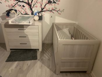 Lit bébé+ commode