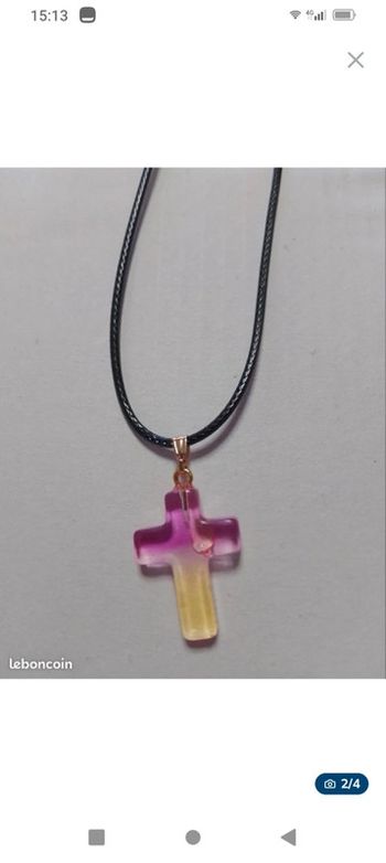Collier croix en verre