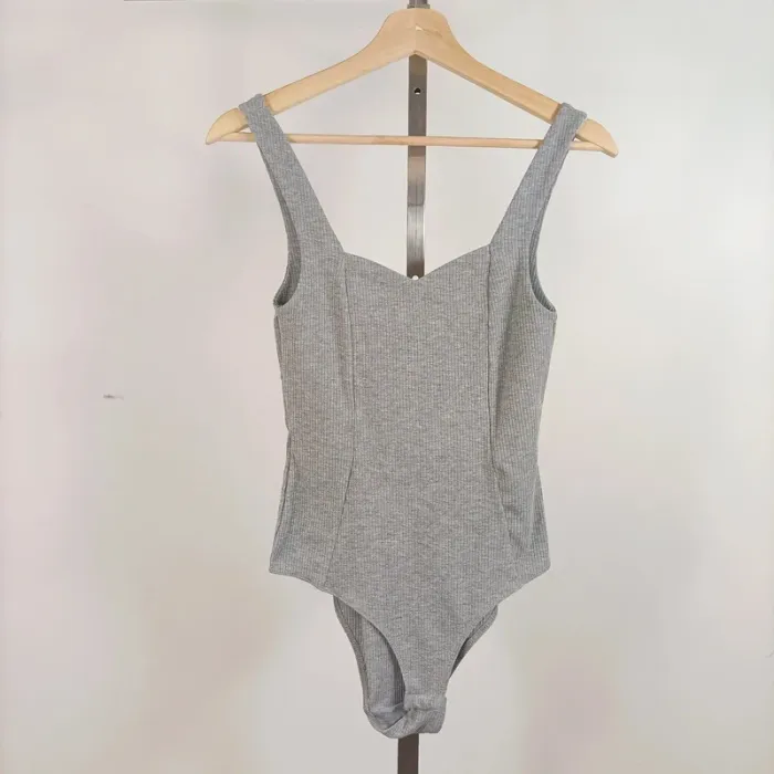 Body gris côtelé sans manches col cœur Kiabi taille S près du corps stretch A513 - photo numéro 2