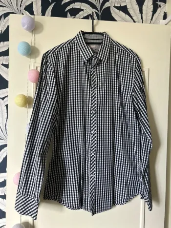 Chemise à carreaux noir et blanc
