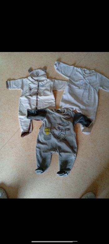 Lot de 3 pyjamas taille 6 mois