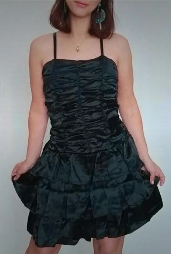 Robe cocktail satinée volantées taille 38