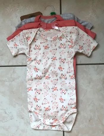 Lot de 3 Bodies manches courtes Sincere coton bio taille 12 mois neufs dans emballag