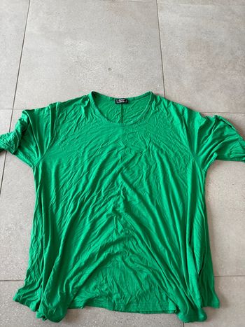 T-shirt vert ample, taille unique, très bon état