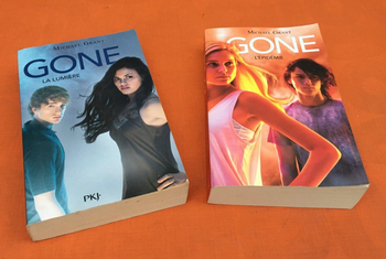 2 livres Michael Grant Gone  La lumière /  L' Epidémie
