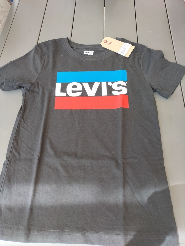 T.shirt noir 12 ans Levi's neuf - photo numéro 8