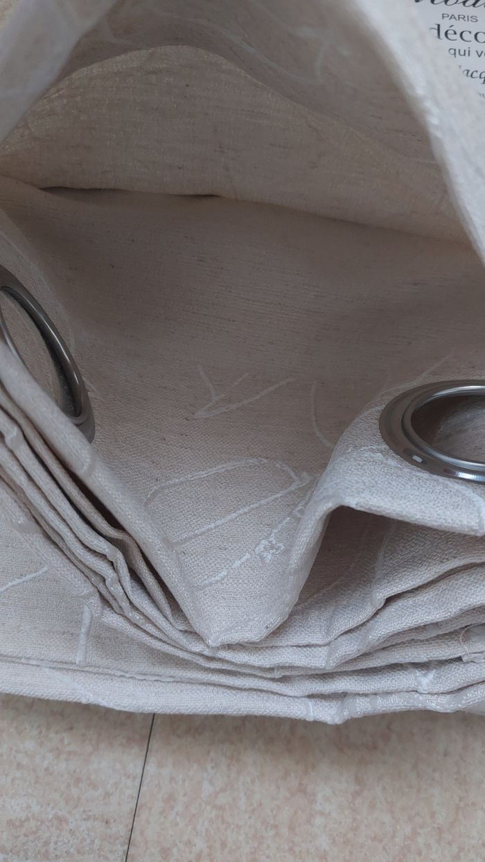 2 rideaux beige 140×250cm neufs avec emballage  prix fixe SVP !! Prix des 2 à 24.90€ au lieu de 40€o - photo numéro 2