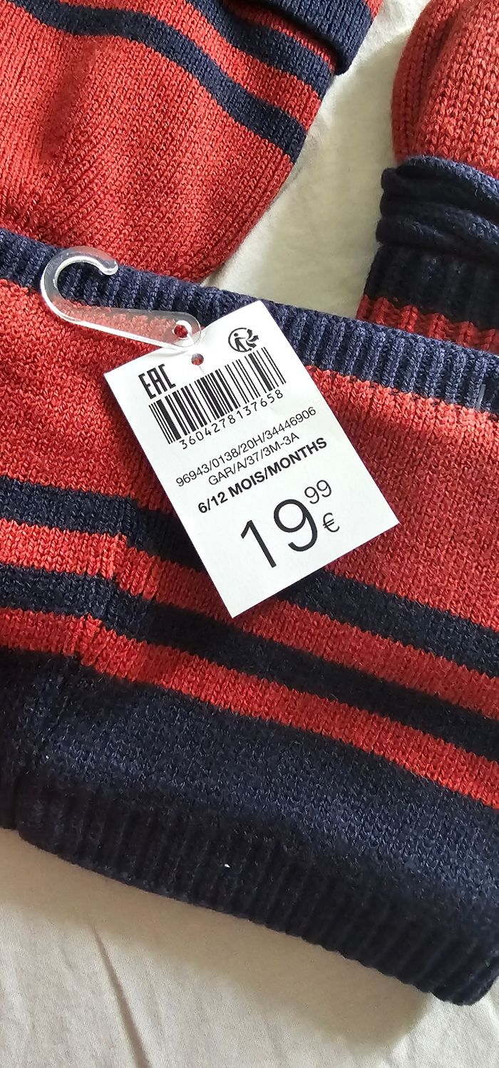 Lot bonnet snood et moufles neuf - photo numéro 4