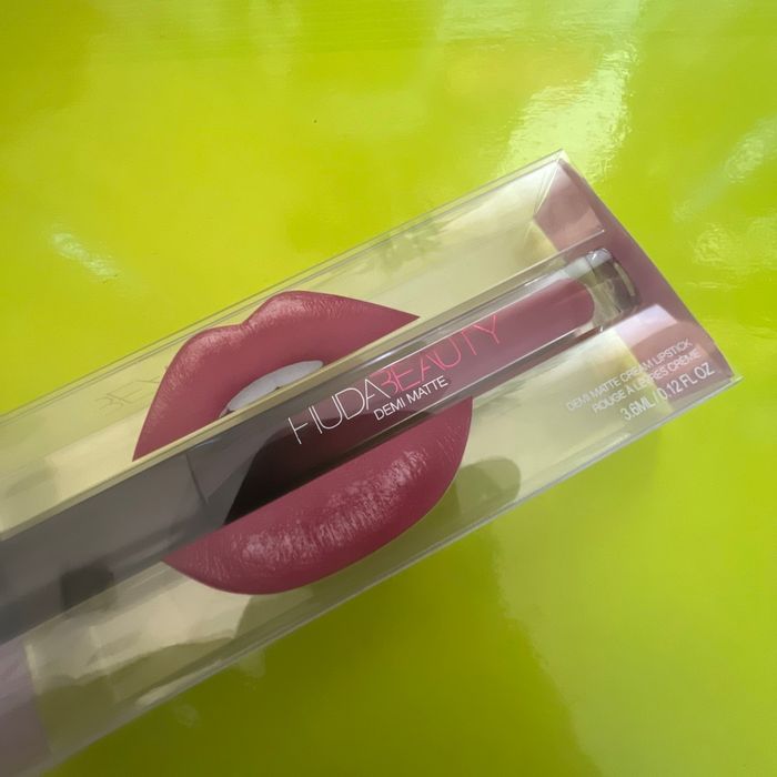 Rouge à lèvre demi matte Huda beauty - photo numéro 3