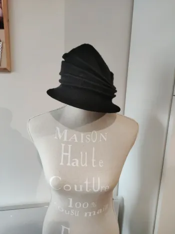 Bonnet/ chapeau souple noir - très bon état
