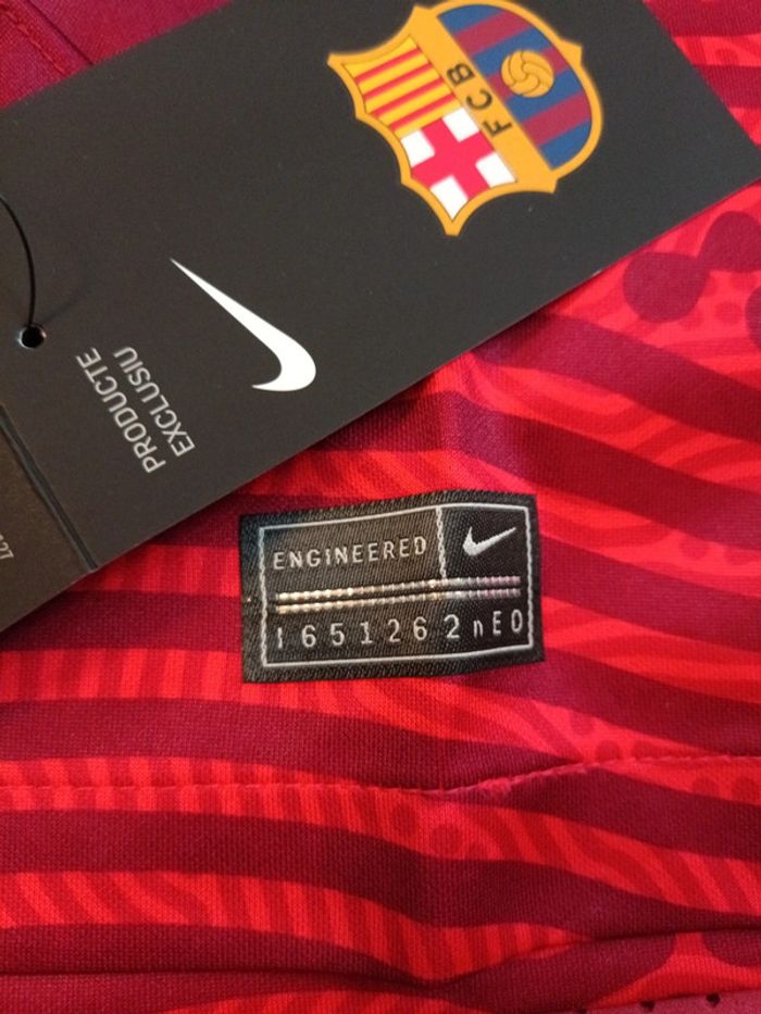 Maillot de foot FC Barcelone + chaussettes, Nike Authentique Officiel taille enfant 12/13 ans, Neuf - photo numéro 9