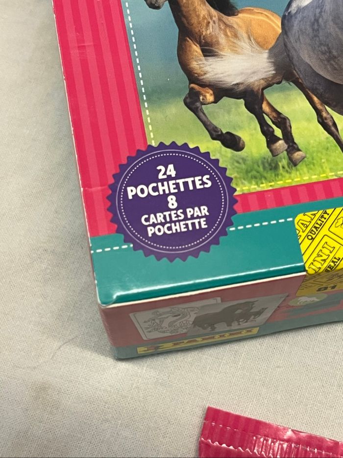 Box + 1 sachet panini Cartes à collectionner Merveilleux Chevaux neuve - photo numéro 3