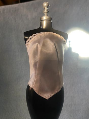 Haut blanc satiné barbie