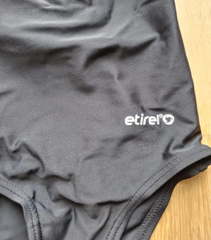 Maillot de bain neuf 2 ans - photo numéro 2