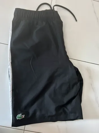 Short Lacoste blanc et noir