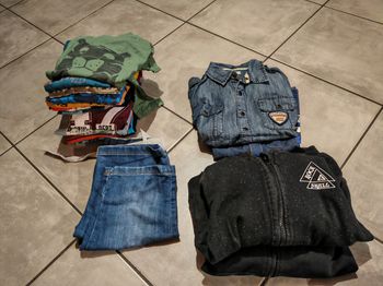 Lot de vêtements garçon taille 8 ans