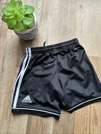 - Short Adidas - 4/5 ans - Très bon état