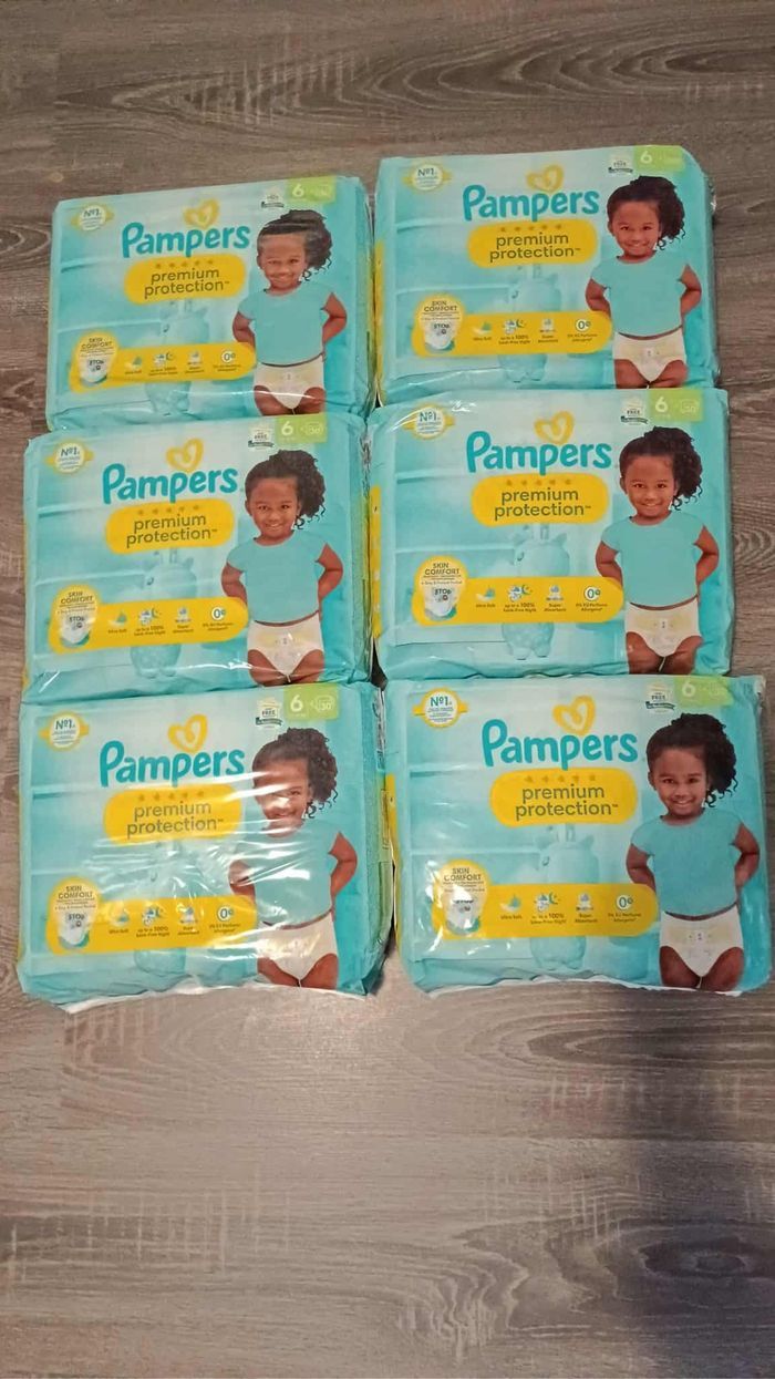 Lot de 6 paquets de couches soit un total de 180 couches à 75€