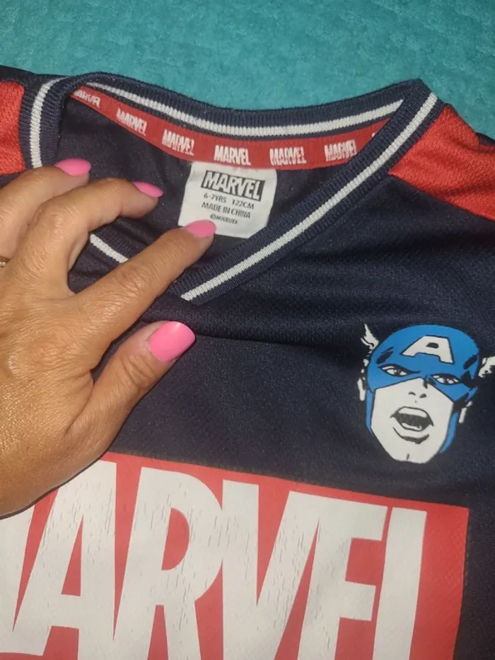 Tee shirt marvel 6/7 ans - photo numéro 2