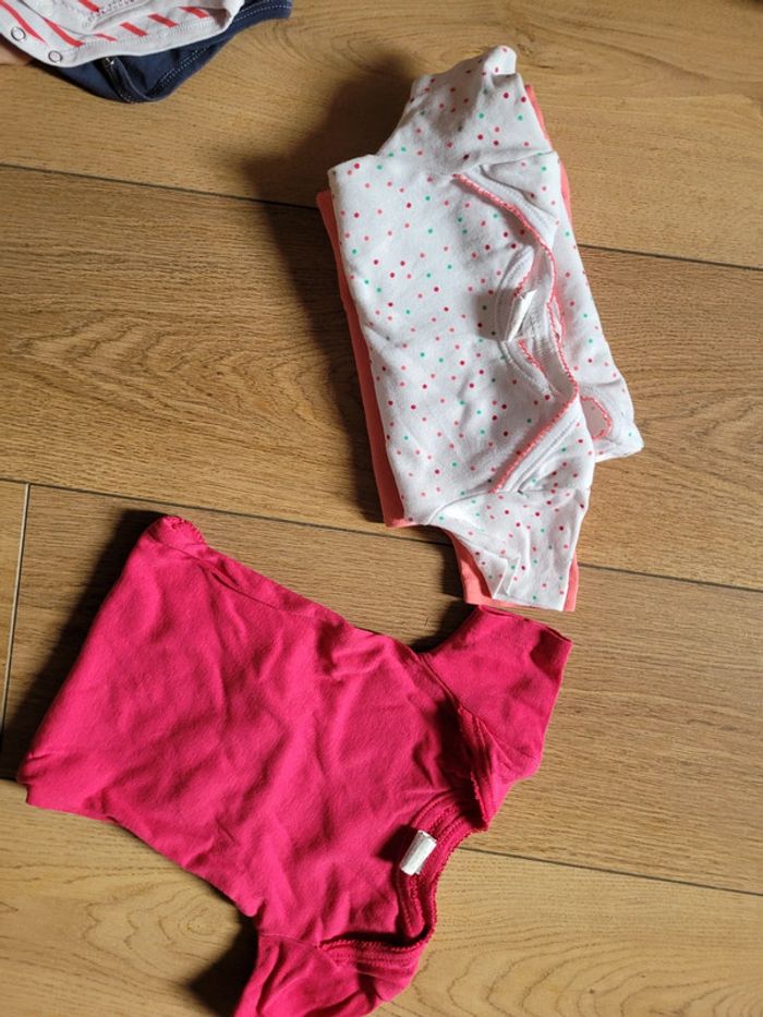 Lot 5 bodies manches courtes 12 mois absorba et petit bateau - photo numéro 5