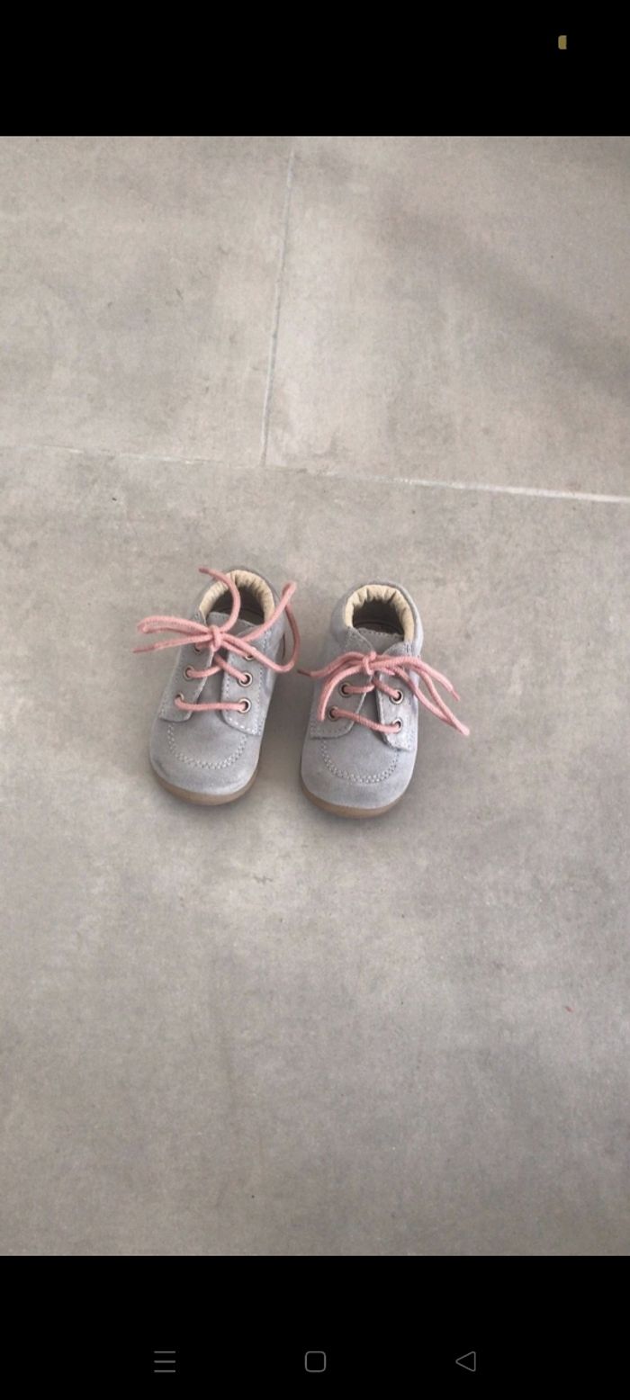 Chaussure bébé très bon état