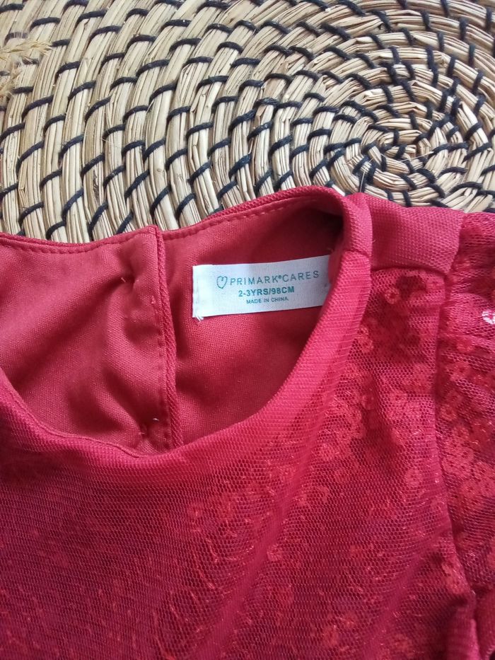 Robe de fête rouge avec volants et strass Primark taille 2/3 ans - photo numéro 2