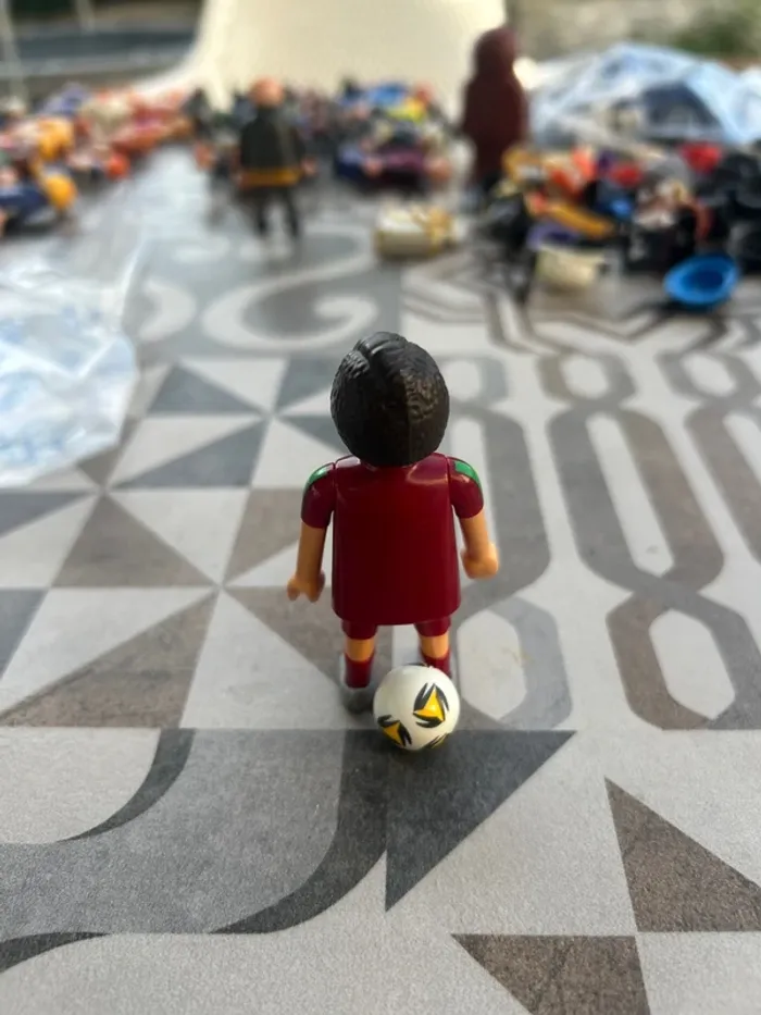 Playmobil Cristiano Ronaldo avec ballon - photo numéro 3