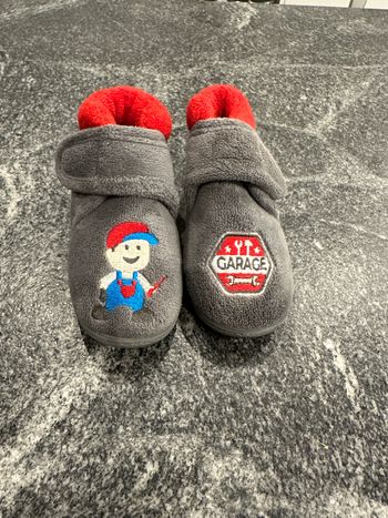 Chaussons isotoner neuf sans étiquette taille 21