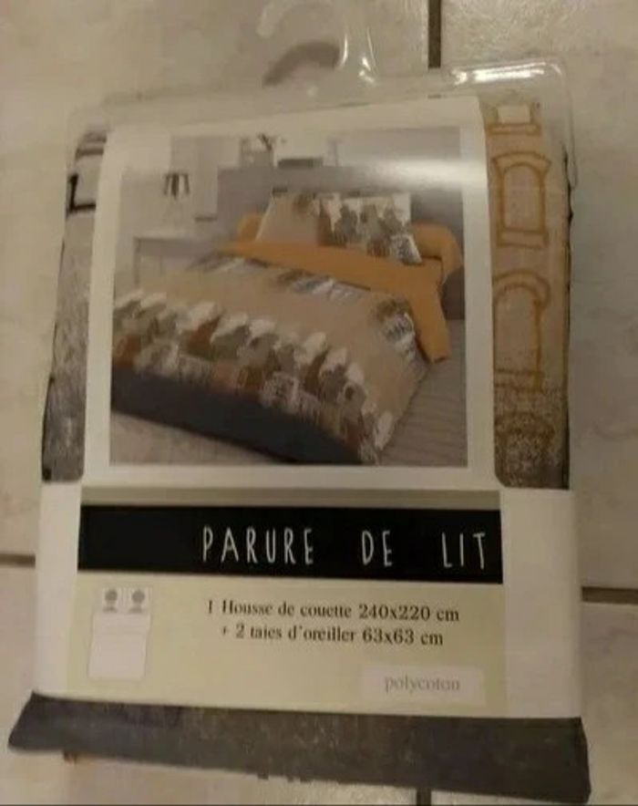Parure Housse de couette+ 2 taies d'oreillers 2 personnes modèle Manhy neuve ds son emballage