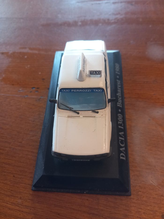 Voiture de collection Dacia 1300 - photo numéro 7