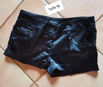 Short jennyfer taille 36