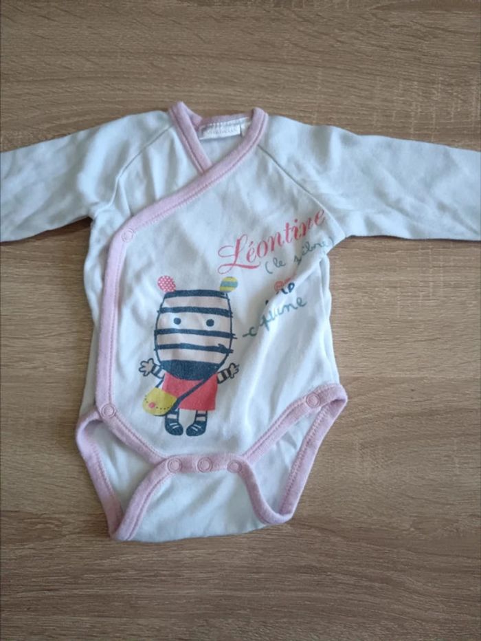 C44 Lot bodies kitchoun / petit bateau 1 mois - photo numéro 2