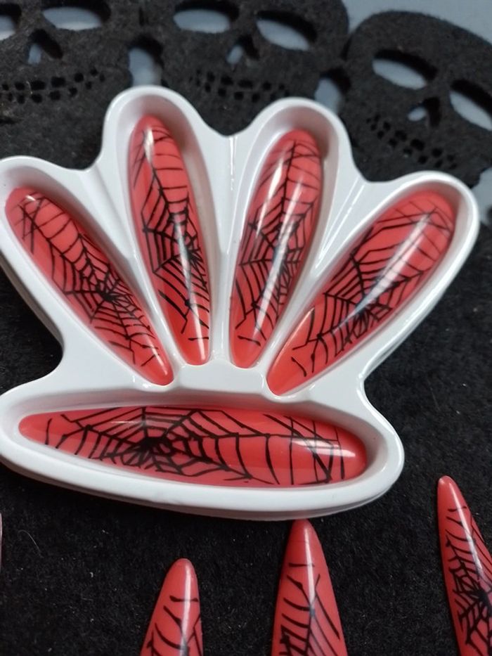 Faux ongles rouges Halloween - photo numéro 3