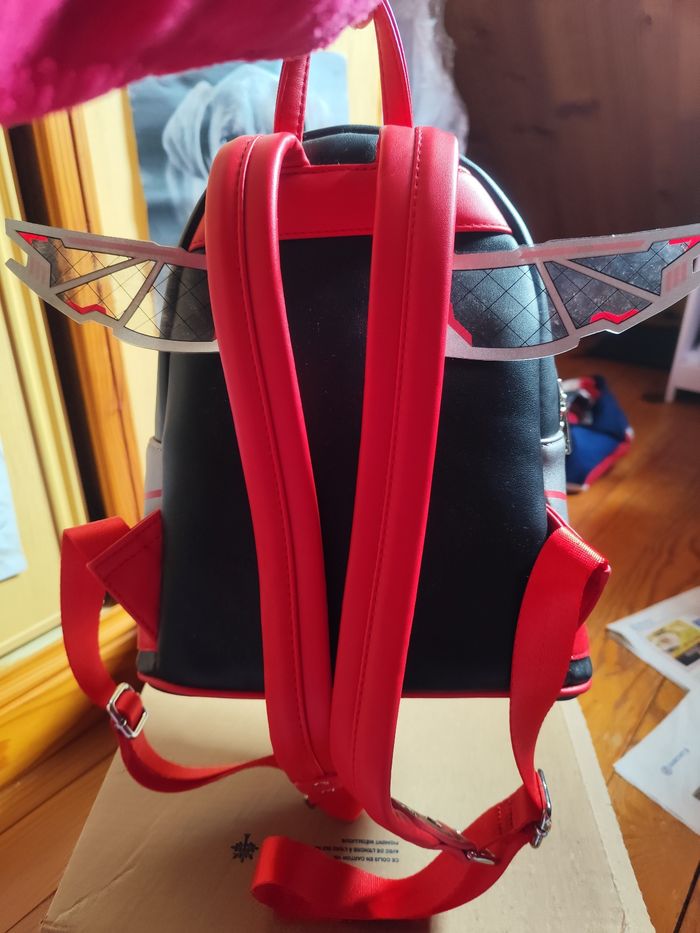 Sac Loungefly Falcon ( porté 1 fois) et portefeuille ( neuf) - photo numéro 6