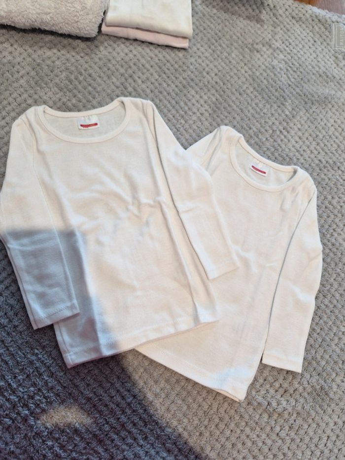 Lot 2 t-shirt Damart chaud fille 23 mois