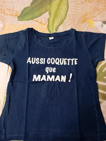 Tee shirt taille 4 ans(370)