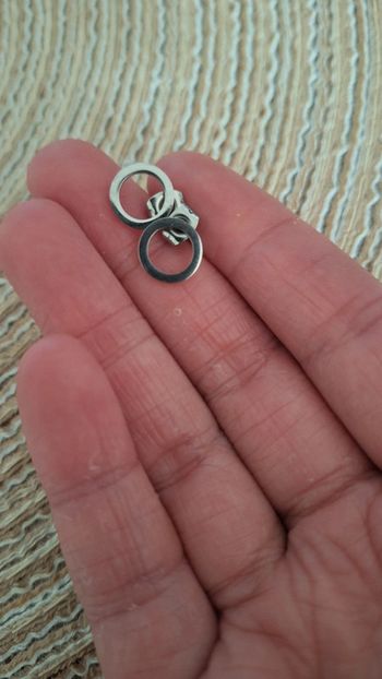 Clous d'oreilles en forme de rond