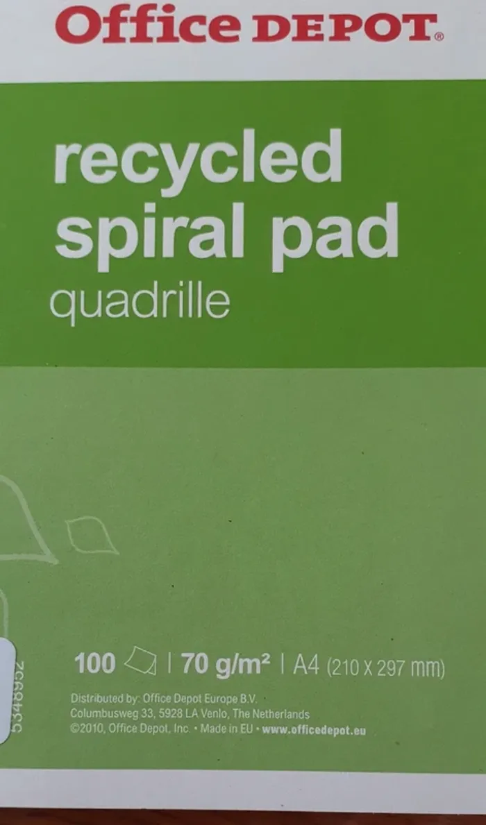 cahier neuf avec petits carreaux - photo numéro 2