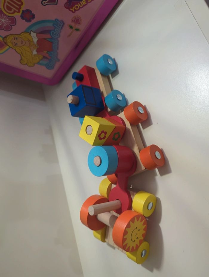 Petit train en bois - photo numéro 2